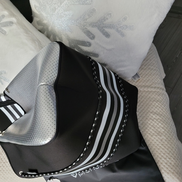 Brand new PRENELOVE large naprene tote and make up bag. 12x15x9 - Picture 7 of 10